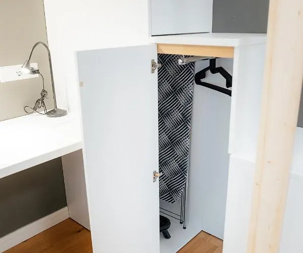 Quiet Loft , Ac, Workspace, Location, Old Town Apartment