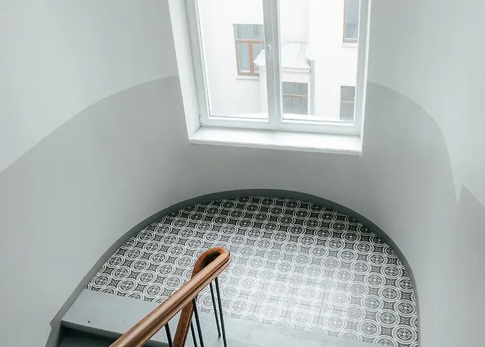 Quiet Loft , Ac, Workspace, Location, Old Town Apartment *