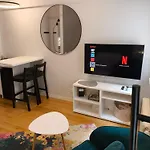 Quiet Loft , Ac, Workspace, Location, Old Town Апартаменты