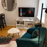 Apartment Quiet Loft , Ac, Workspace, Location, Old Town *