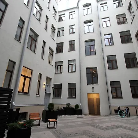 Quiet Loft , Ac, Workspace, Location, Old Town Lägenhet